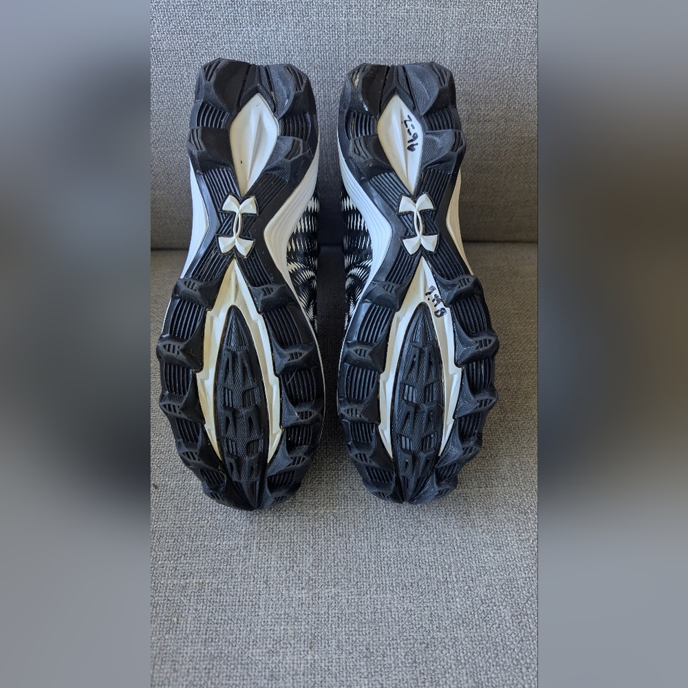Under Armour Black and White Sneakers with Dynamic Design - Picture 5 of 6